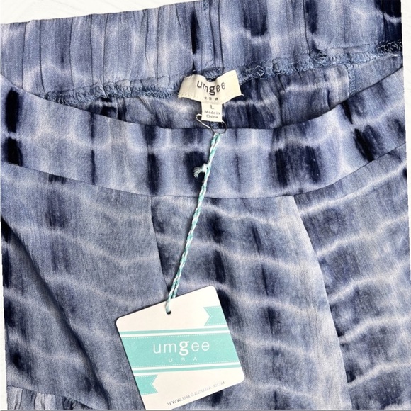 Umgee NWT Blue Tie Dye Shorts w/ Tassel Trim, Size Large - Picture 7 of 10